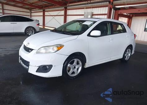 2009 Toyota Matrix S z USA, uszkodzony, nr VIN 2T1LE40E69C009919